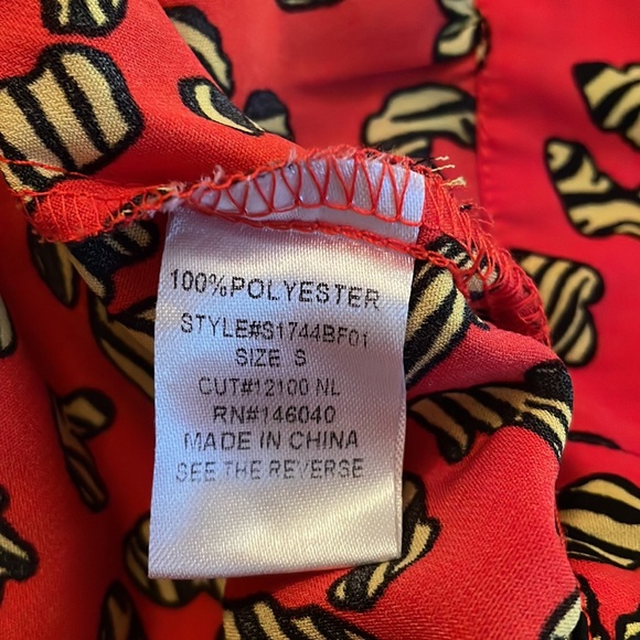 Signatures Long sleeve v-neck crop top- size small - Picture 7 of 11